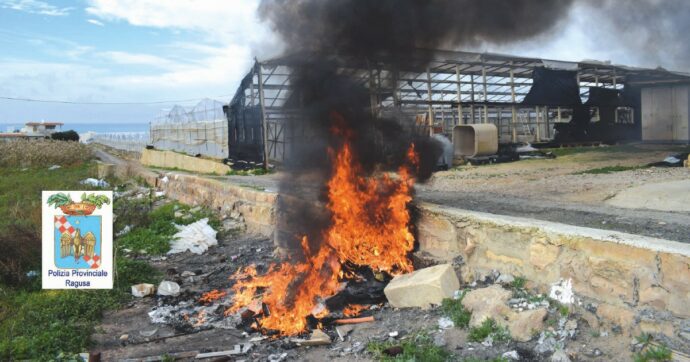 Dune di plastica incenerita: come ogni anno brucia ancora la terra dei fuochi ragusana