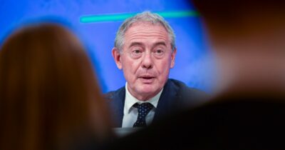 Copertina di Il “pesce d’aprile” di Urso, il taglio del fondo era uno scherzo: ora cresce a 1,5 miliardi