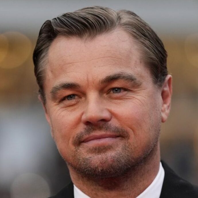 Leonardo DiCaprio compie 50 anni, la festa in grande stile nella sua villa: gli invitati e il taglio della torta (con il bacio di Vittoria Ceretti) – VIDEO