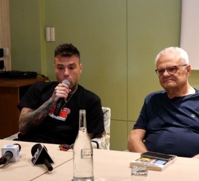 Fedez fa pace con il Codacons e propone: “All’ex Ilva scenario distopico, utilizzare parte dei fondi del Pnrr per riqualificarla”