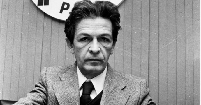 “Tomba profanata dopo le clip anti-fasciste”