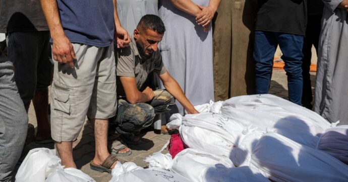 Nuova strage di civili in un raid di Israele su Gaza: uccisi 42 palestinesi, 50 persone ferite. L’Ue condanna: “Serve indagine indipendente”