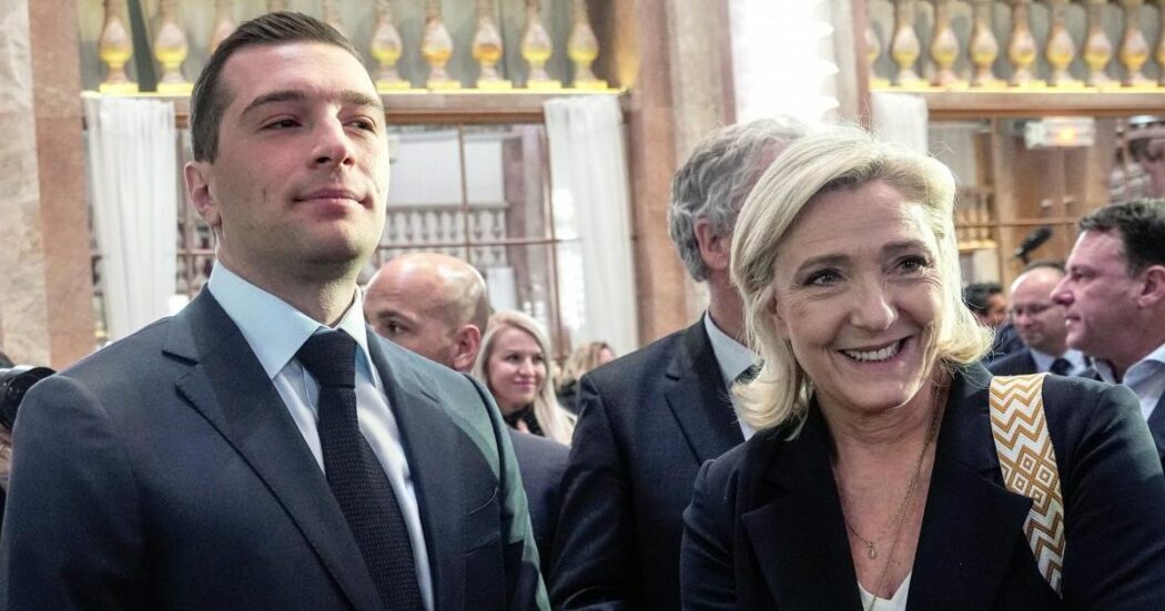 Elezioni in Francia, nei sondaggi la destra di Le Pen prende il largo. L’indagine: un elettore su 2 nel Rassemblement si considera razzista