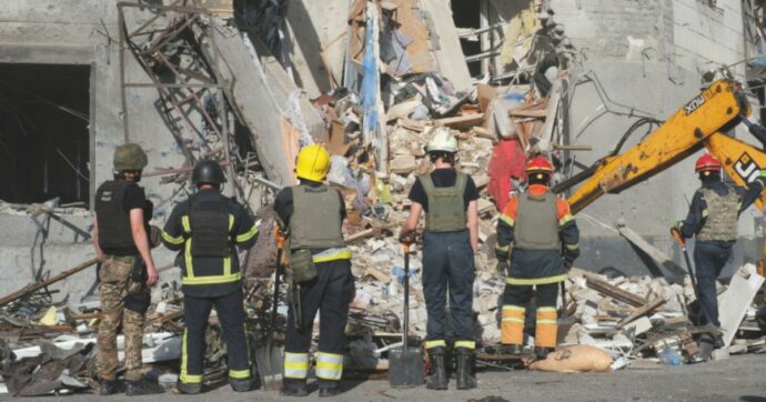 Ucraina, guerra in stallo: i russi martellano Kharkiv