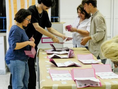 Copertina di Ballottaggi, 101 comuni al voto. Il centrosinistra difende Bari e Firenze e punta su Perugia, destre avanti a Potenza e Campobasso