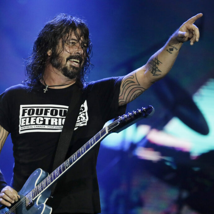 “I Foo Fighters sono costretti a prendersi una pausa a tempo indeterminato”: lo scandalo del tradimento di Dave Grohl inizia a farsi sentire