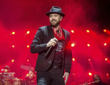 Copertina di Justin Timberlake compare sul palco dopo l’arresto, ma un video virale dello scorso maggio fa discutere e preoccupa i fan: “In evidente stato di alterazione”