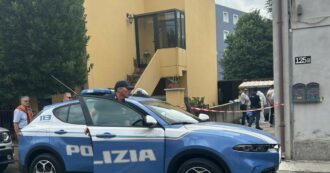 Copertina di Duplice omicidio a Fano, coppia di coniugi uccisi: lui con la testa fracassata e lei strangolata. Interrogato il figlio