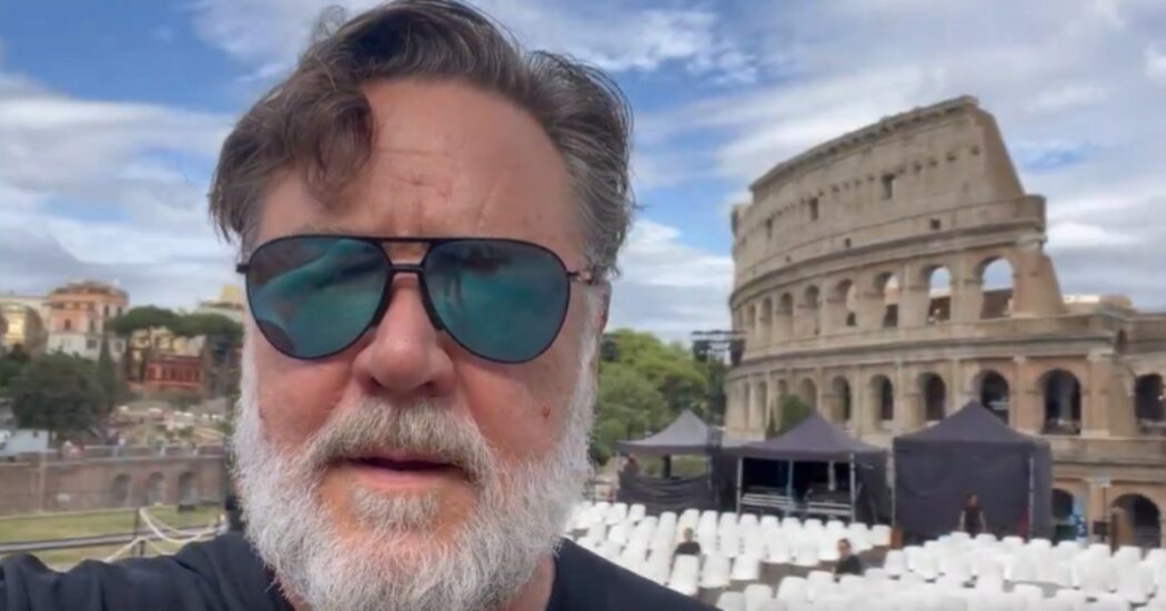 Il “gladiatore” Russell Crowe torna nell’arena del Colosseo: “Massimo vive!”