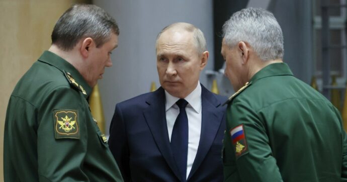 Ucraina, la Corte penale internazionale ordina l’arresto dei generali russi Shoigu e Gerasimov “Crimini contro l’umanità in attacchi ai civili”