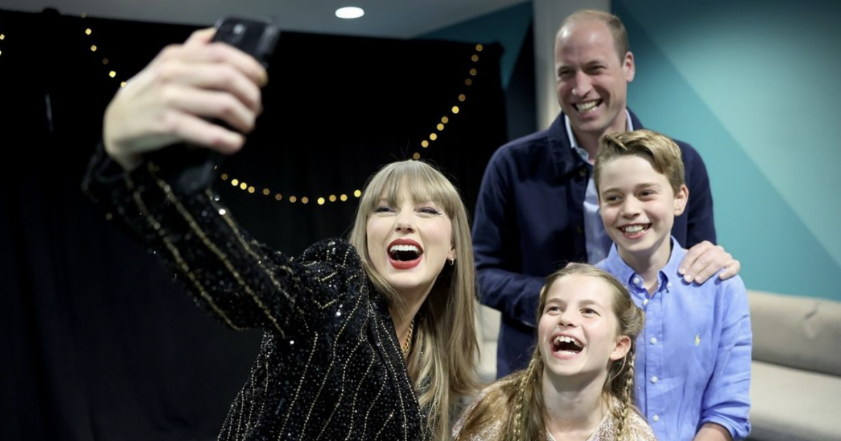 “Il principe William ha incontrato Taylor Swift un po’ in ritardo, c’era un po’ di stress e ansia”: il retroscena del selfie più virale della settimana