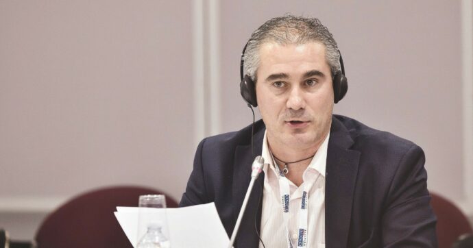 La Lega espelle Grimoldi, Bossi invece “salvato”