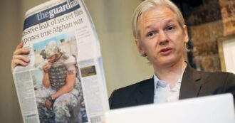 Copertina di Assange, il giornalista britannico Overton: “Se non lo avessero fermato, avrebbe rivelato molto altro”