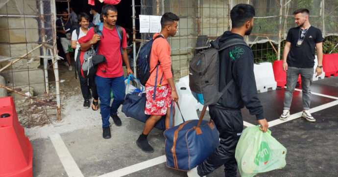 Migranti all’addiaccio, a Trieste l’unica soluzione si chiama sgombero. La denuncia: “Promesse tradite, si tampona senza risolvere”