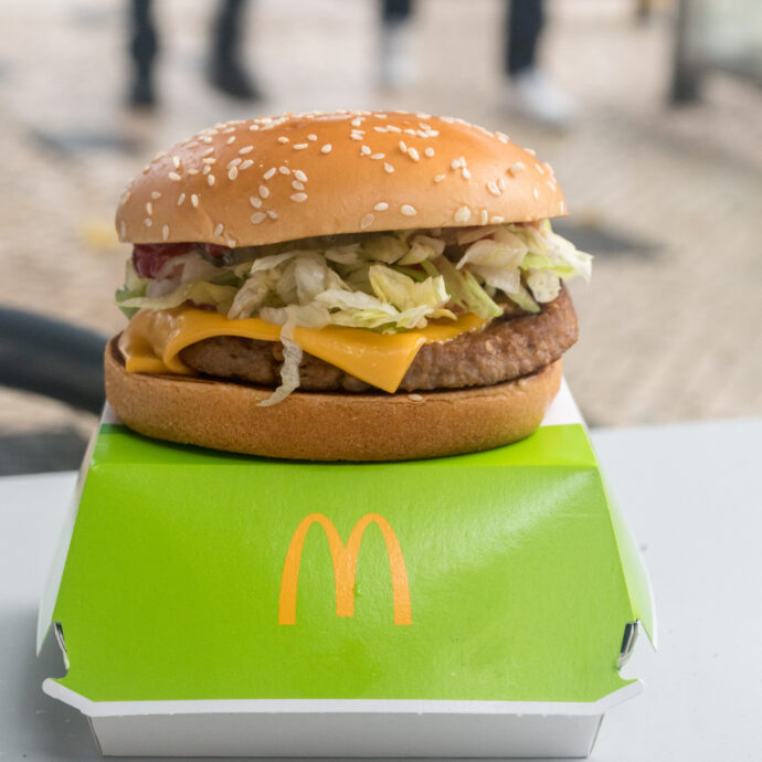 McDonald’s cancella l’hamburger vegetale dai menù negli Usa: “Nessuno vuole il McPlant”