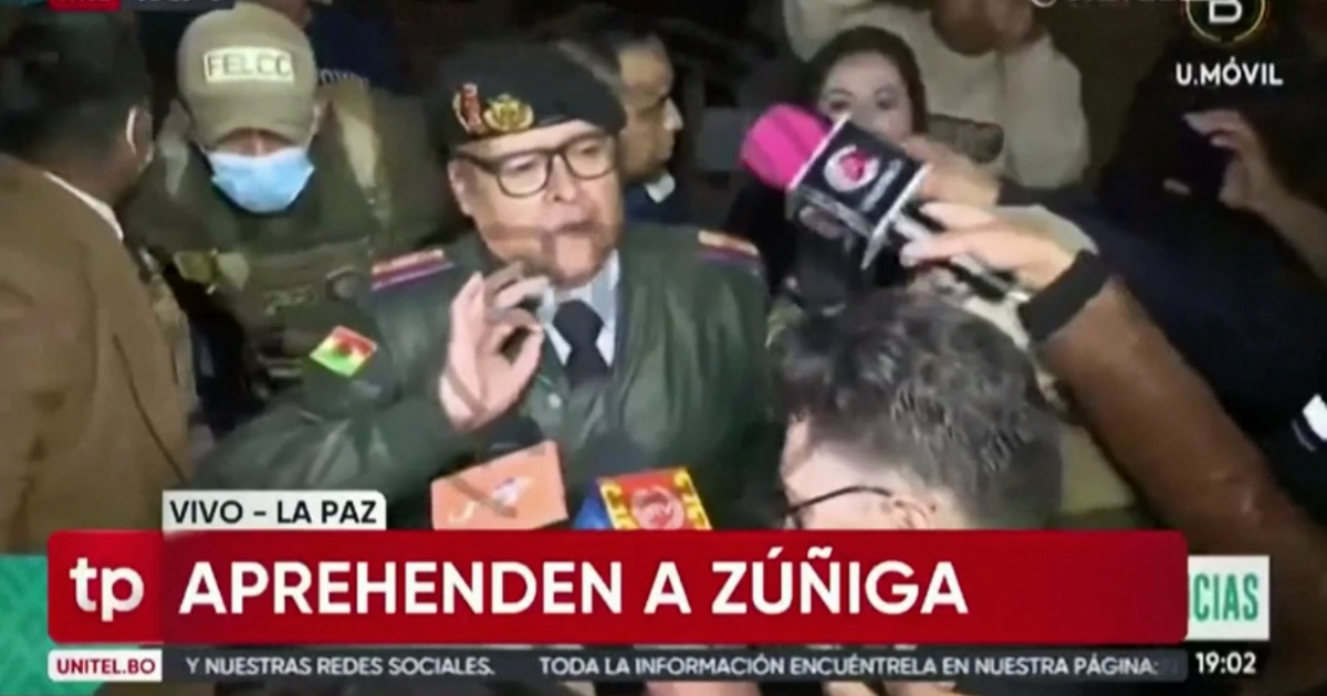 Tentato golpe in Bolivia, il video dell’arresto del generale Zuniga: la tensione nella piazza, poi la polizia lo porta via