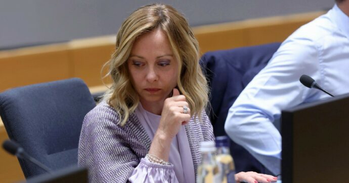 Ue, Meloni tratta fino a notte: perde pezzi e Salvini l’attacca