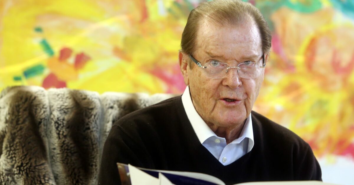 “La tomba di Roger Moore a Monaco non è stata profanata”: smentita secca dal Principato di Monaco