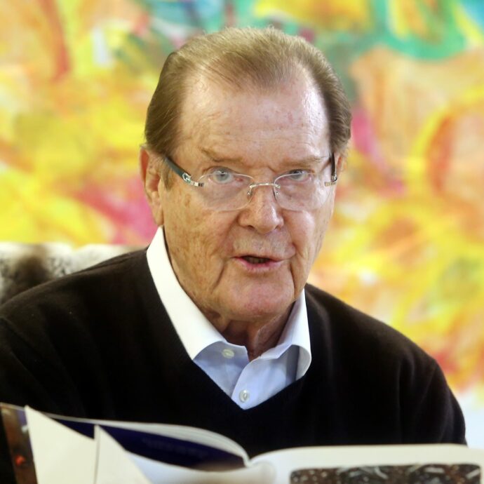 “La tomba di Roger Moore a Monaco non è stata profanata”: smentita secca dal Principato di Monaco