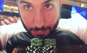 Copertina di Il re del poker Dario Sammartino sbanca Las Vegas, il giocatore napoletano porta a casa 15 milioni di euro: “Il momento più difficile? Stare lontano da mio figlio”