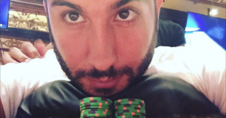 Copertina di Il re del poker Dario Sammartino sbanca Las Vegas, il giocatore napoletano porta a casa 15 milioni di euro: “Il momento più difficile? Stare lontano da mio figlio”