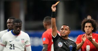 Copertina di Il pugno, l’espulsione e le scuse: la folle serata di Weah contro il Panama in Copa America. Usa: “Turbati dai commenti razzisti online”
