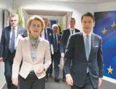 Copertina di Europa 2019: Conte ruppe l’isolamento con i 9 “ribelli”
