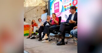 Copertina di Schlein al Pride di Napoli: “Diritti civili? Pd poco coraggioso in passato. Vogliamo una società in cui sono gli omofobi a vergognarsi”