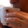 Copertina di “Aspettare può salvare la vita”: il caffè troppo caldo triplica il rischio di cancro all’esofago, ecco cosa dicono gli esperti