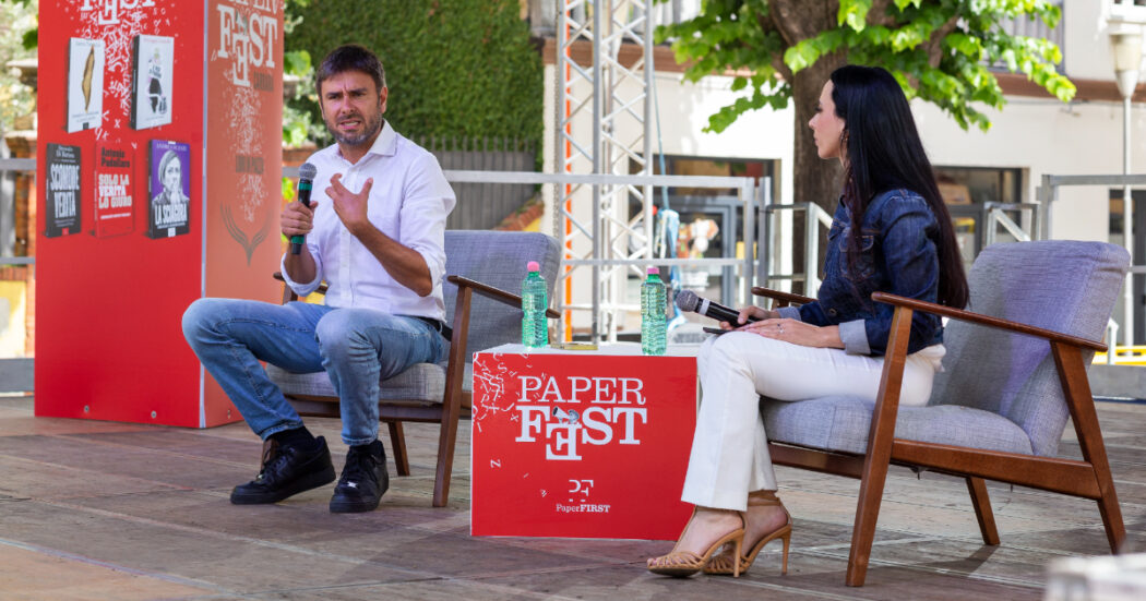 “Paper Fest. Libri in piazza”, Di Battista presenta “Scomode verità. Dalla guerra in Ucraina al massacro di Gaza”: l’intervista integrale