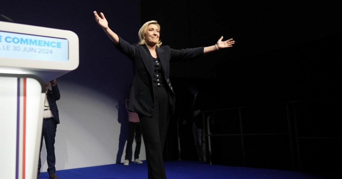 Francia, la battaglia delle alleanze contro Le Pen. La sinistra: “Ci ritiriamo dove siamo terzi”. Ma Macron: “Valuteremo caso per caso”