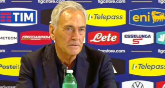 Copertina di L’Italia fallisce, ma Gravina e Spalletti restano al loro posto. Il presidente Figc: “Senso di responsabilità. Il ct ha la nostra fiducia”