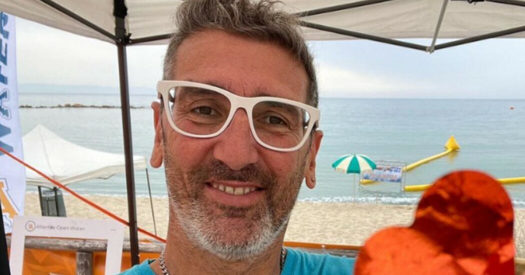 Rischia di annegare, l’ex nuotatore Corrado Sorrentino gli salva la vita: “Serve un piano, ecco perché il mare a volte non perdona”