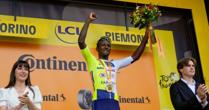 Copertina di Prima vittoria africana al Tour: Girmay vince lo sprint di Torino