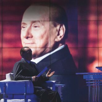 Copertina di Cordelli e il “Duca”: “Berlusconi, il mio scrittore nemico”
