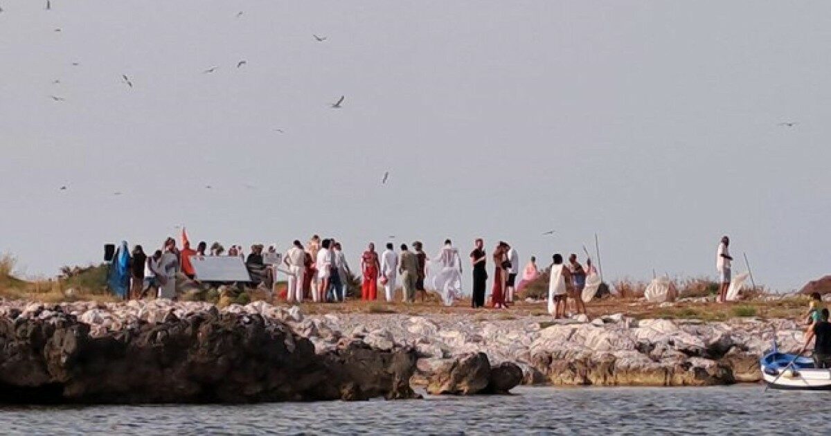 En exklusiv och ”otillåten” fest på Isola Nature Reserve…