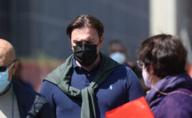 Copertina di Ricerche in corso di Giacomo Bozzoli, è fuggito dopo la conferma dell’ergastolo: “Ha ucciso lo zio Mario e gettato il corpo nel forno della fonderia”