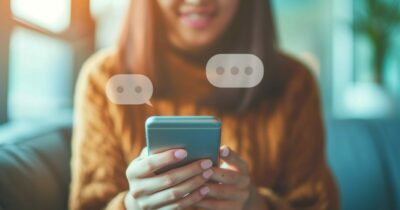 Copertina di Smartphone come “ciucci digitali”, i bimbi che abusano dei monitor hanno più problemi emotivi | Lo studio