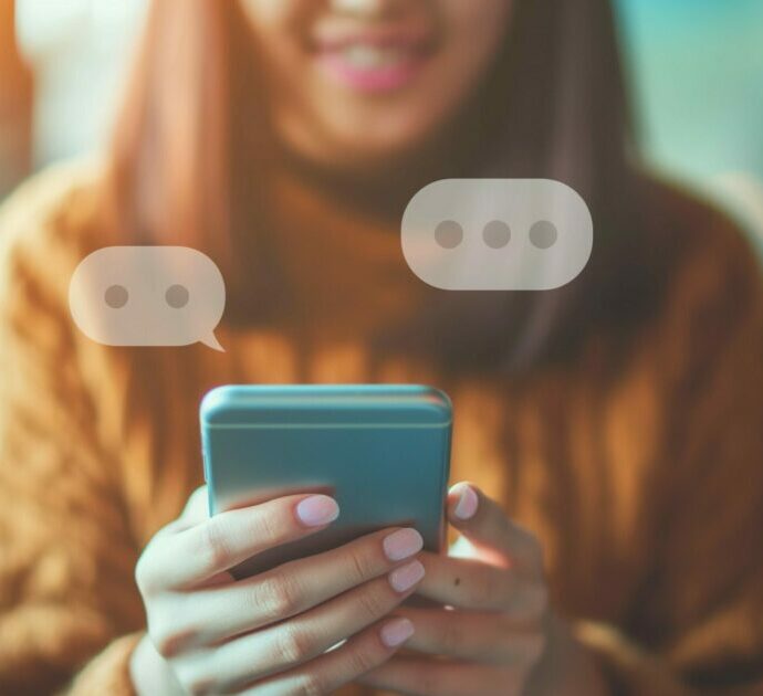 “Il tuo partner può accedere al tuo telefono per spiarti e può farlo in maniera nascosta. Ma tu puoi accorgertene. Ecco come”: il parere dell’esperto