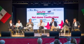 Copertina di Da Schlein a Conte, l’opposizione insieme sul palco Anpi. Pagliarulo: “Serve unità antifascista. Ho cercato Renzi e Calenda senza successo”