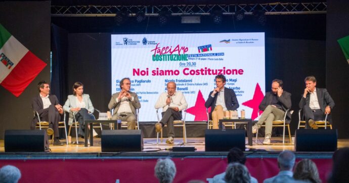 Copertina di Da Schlein a Conte, l’opposizione insieme sul palco Anpi. Pagliarulo: “Serve unità antifascista. Ho cercato Renzi e Calenda senza successo”