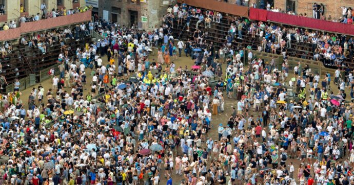 Acquazzone improvviso: rinviato il Palio di Siena