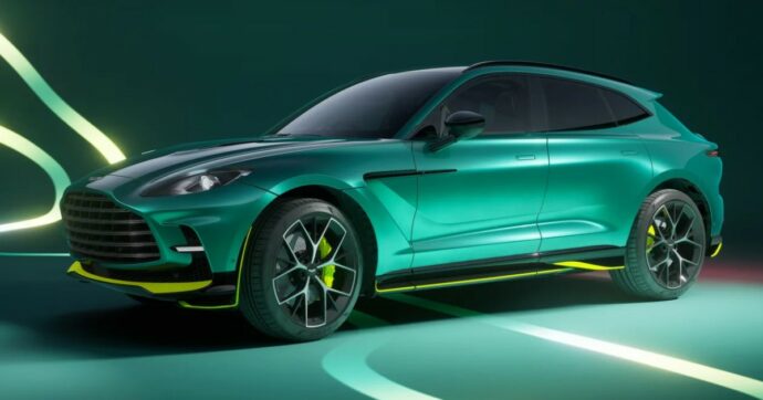 Copertina di Aston Martin DBX707 AMR24 Edition, il nuovo bolide è un omaggio al team di Formula 1 – FOTO