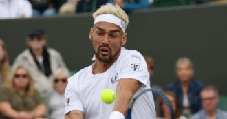 Copertina di Wimbledon, il Fognini biondo che fa impazzire il mondo: batte Ruud in 4 set e avanza al terzo turno