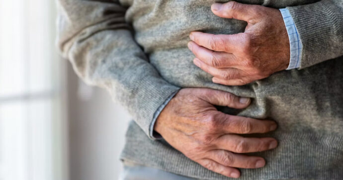 “Per tutta la vita non sono mai riuscito a ruttare, ora a 52 anni finalmente ce l’ho fatta. Non potevo mangiare certi cibi o bere bevande gassate senza trasformarmi in una pentola a pressione, i miei colleghi mi sentivano soffocare in bagno”: la storia di Daryl