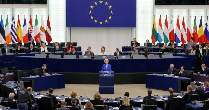 I 5 Stelle scelgono Left, la sinistra più in linea con i loro programmi