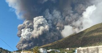 Copertina di A Stromboli è allerta rossa per l’eruzione del vulcano: “Vistoso incremento sismico”