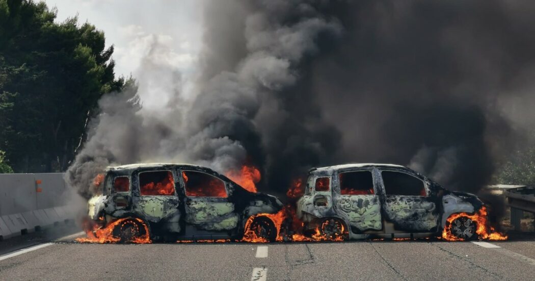 Assaltato portavalori tra Lecce e Brindisi: auto incendiate in superstrada e spari. Il bottino? 3 milioni di euro | video