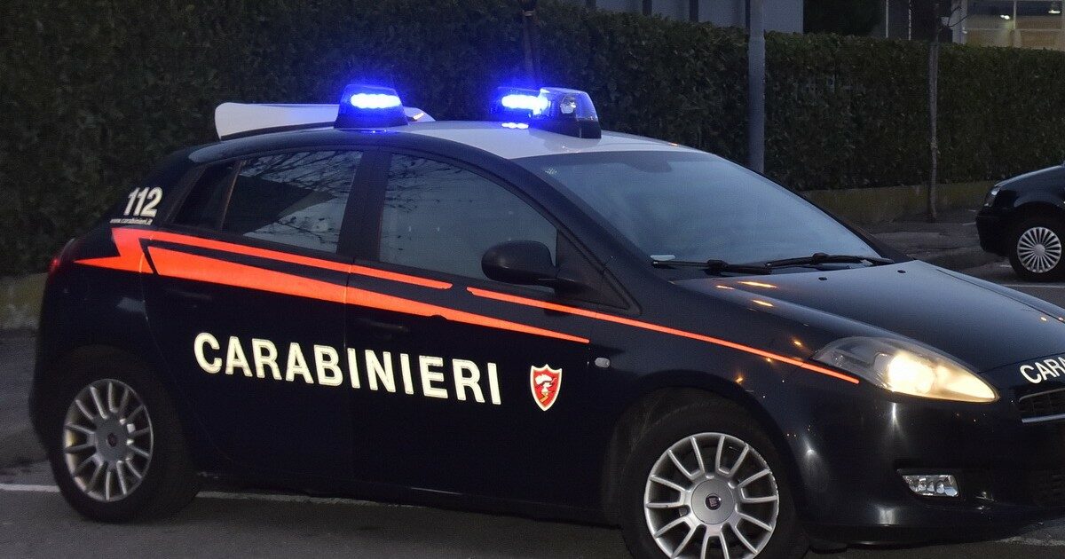 Varese, accoltellano un presunto spacciatore mentre sono fuori servizio: fermati due carabinieri
