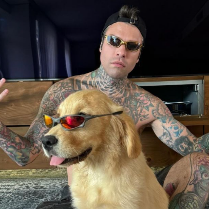  Fedez festeggia il compleanno con un party top secret. “L’anno scorso pubblicò una foto con moglie, figli e commento al miele”